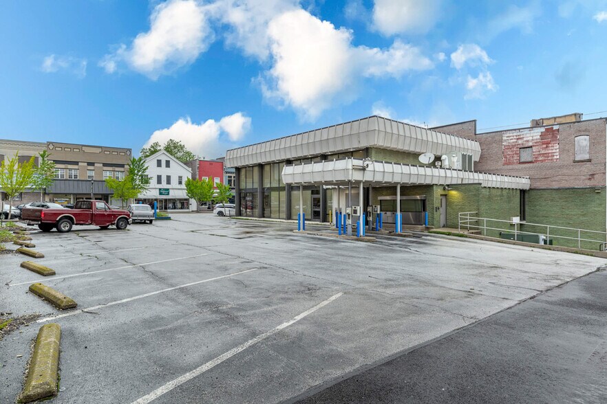 More Photos Of 125 W Spring St, Saint Marys Bank For Sale