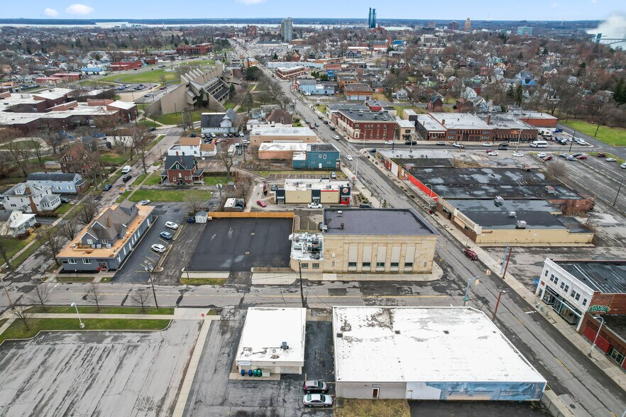 More Photos Of 1631 Main St, Niagara Falls Industrial For Sale