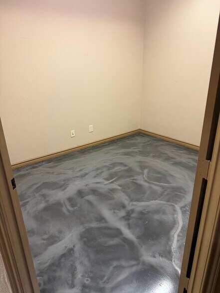 More Photos Of 1650 W Chapman Dr, Sanger Medical For Lease