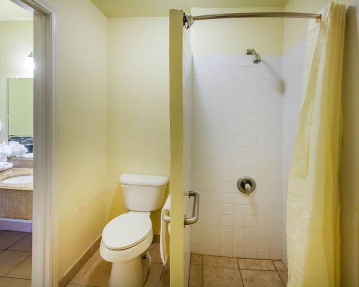 More Photos Of 8800 Airport Blvd, Houston Hospitality For Sale