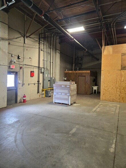 More Photos Of 1600 North Ave W, Missoula Warehouse For Lease