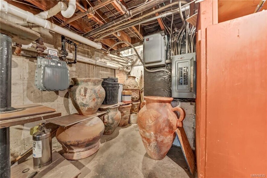 More Photos Of 3019 Pine Ave, Niagara Falls Restaurant For Sale