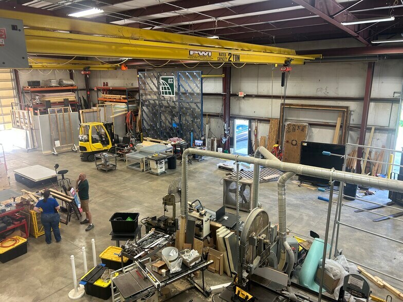 More Photos Of 257 E Randolph St, Nappanee Light Manufacturing For Sale