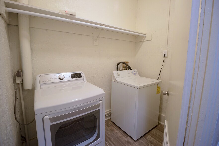 More Photos Of 1017 W 39th St, Kansas City Apartments For Sale