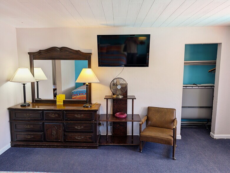 More Photos Of 166 S 400 E, Moab Hotel For Sale