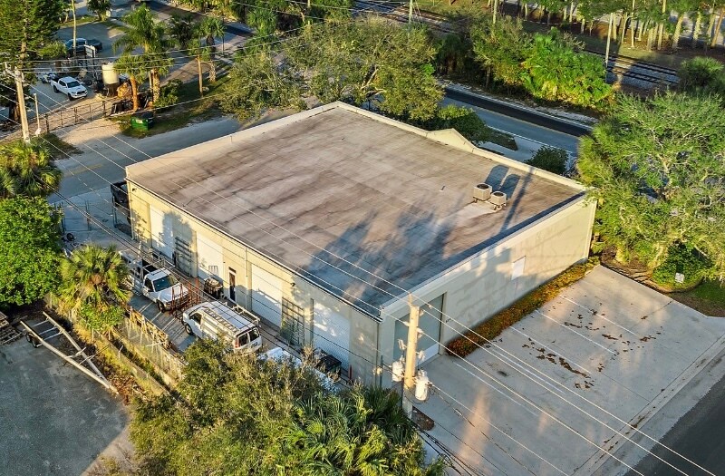 More Photos Of 620 N Old Dixie Hwy, Jupiter Manufacturing For Sale