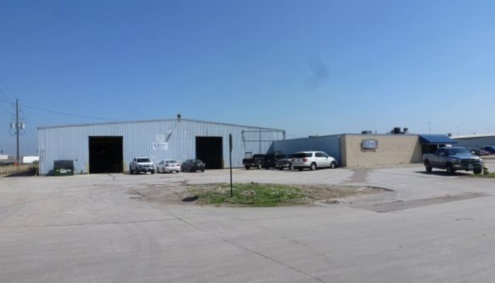 More Photos Of 2301 Bridgeport Dr, Sioux City Manufacturing For Lease