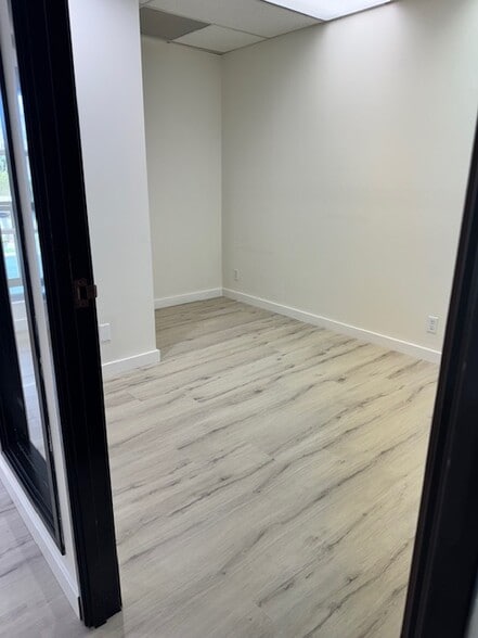 More Photos Of 1800 Bridgegate St, Westlake Village Office For Lease