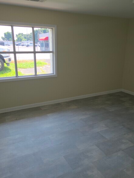 More Photos Of 604 Sheridan Ave, Dalton Warehouse For Sale