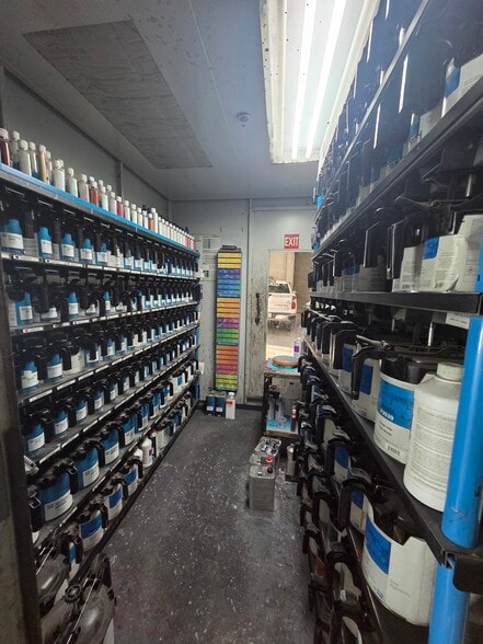 More Photos Of 369 Thomas St, Newark Auto Repair For Sale