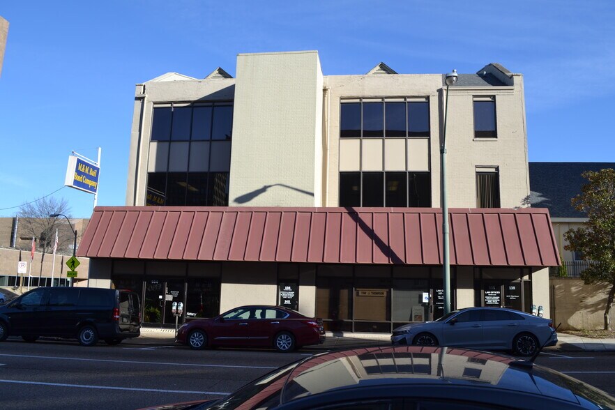 More Photos Of 138 N B B King Blvd, Memphis Office For Sale