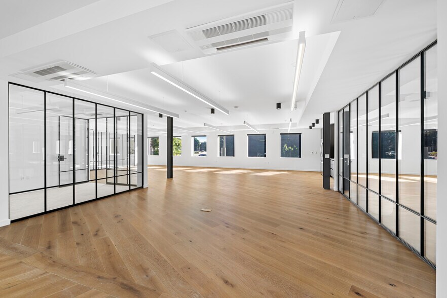 More Photos Of 11440 San Vicente Blvd, Los Angeles Office For Lease