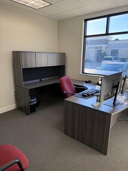 More Photos Of 633 E Fernhurst Dr, Katy Medical For Sale