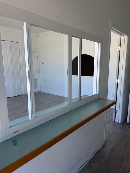 More Photos Of 4751 E Moody Blvd, Bunnell Showroom For Lease