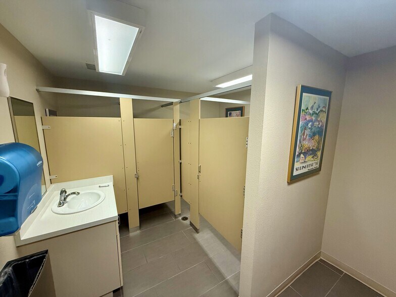 More Photos Of 1011 W Garden St, Pensacola Office For Sale