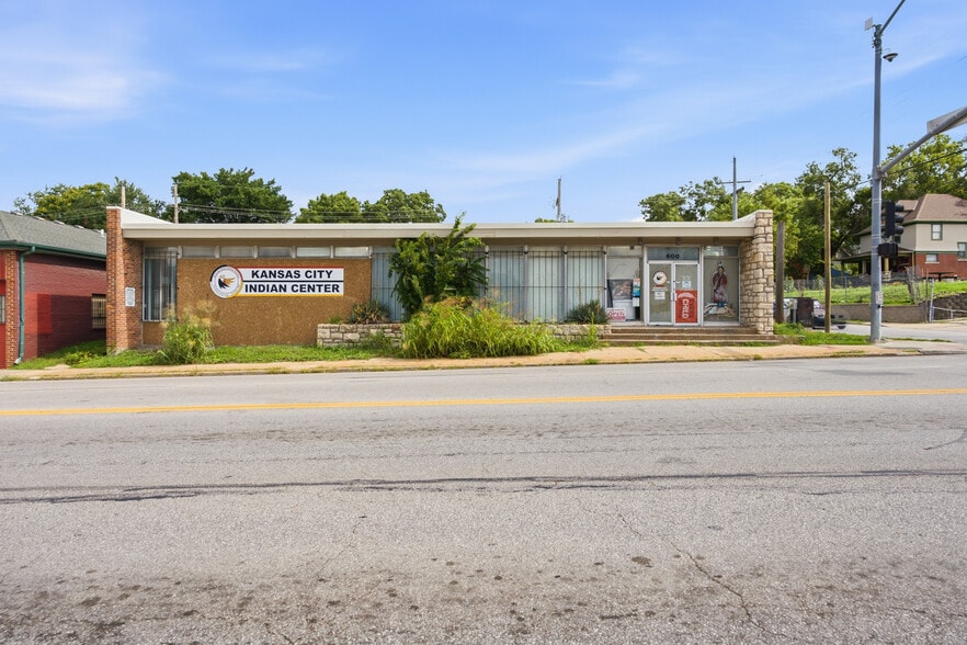 More Photos Of 600 W 39th St, Kansas City Office For Sale