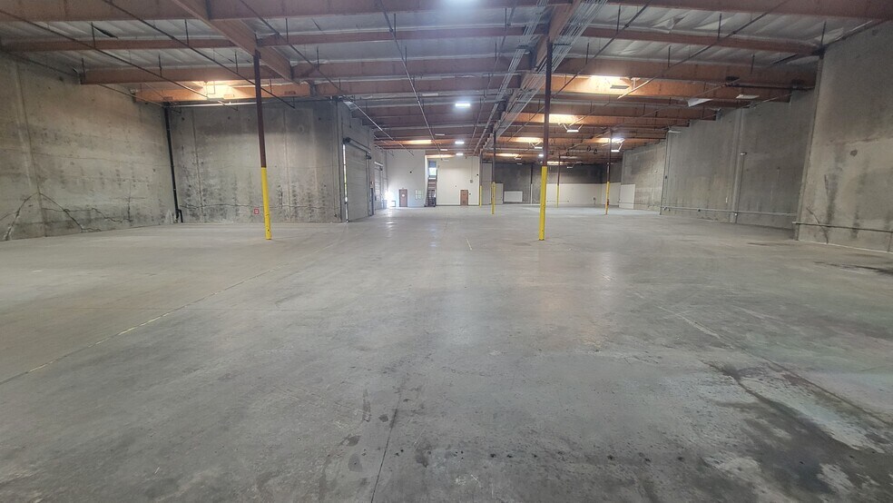 More Photos Of 42445 Avenida Alvarado, Temecula Warehouse For Lease