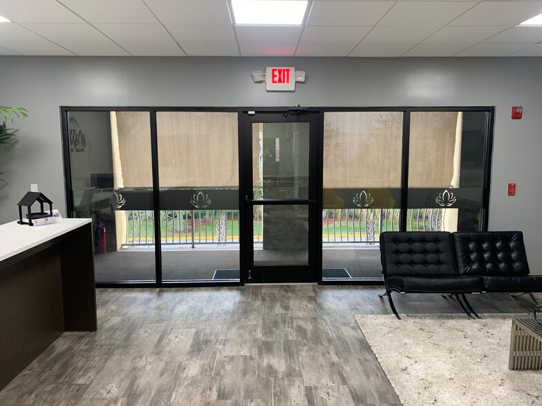 More Photos Of 7858 Turkey Lake Rd, Orlando Storefront Retail Office For Lease