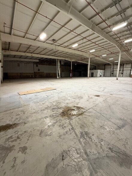 More Photos Of 6351 Inducon Dr E, Sanborn Warehouse For Sale