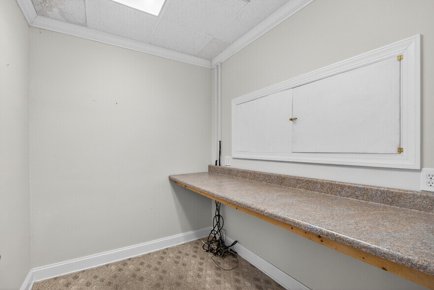 More Photos Of 168 Faulconerville Dr, Amherst Flex For Sale