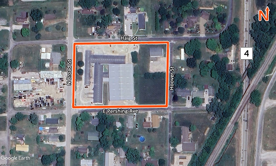 More Photos Of 1325 N Broad St, Carlinville Warehouse For Lease