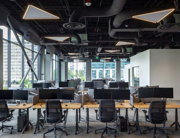 More Photos Of 550 106th Ave NE, Bellevue General Retail For Lease