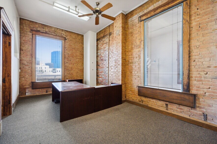 More Photos Of 211-215 S Jennings Ave, Fort Worth Loft Creative Space For Lease