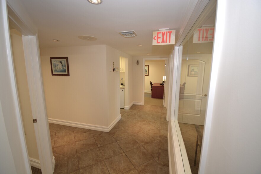 More Photos Of 7765 SW 87th Ave, Miami Office For Sale