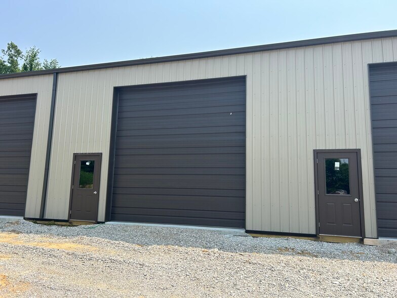 More Photos Of 7316 IN-66 Hwy, Newburgh Warehouse For Lease