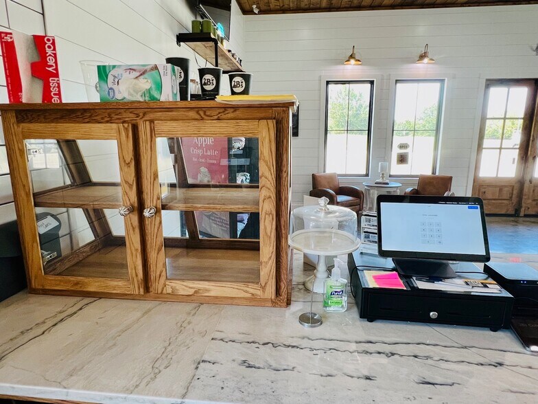 More Photos Of 211 W Highway 70, Madill Fast Food For Sale