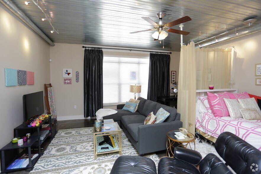 More Photos Of 901 New Hampshire St, Lawrence Apartments For Lease