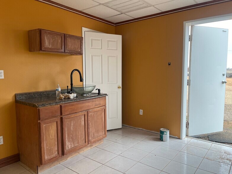 More Photos Of 11603 N Fm 2528, Lubbock Warehouse For Lease