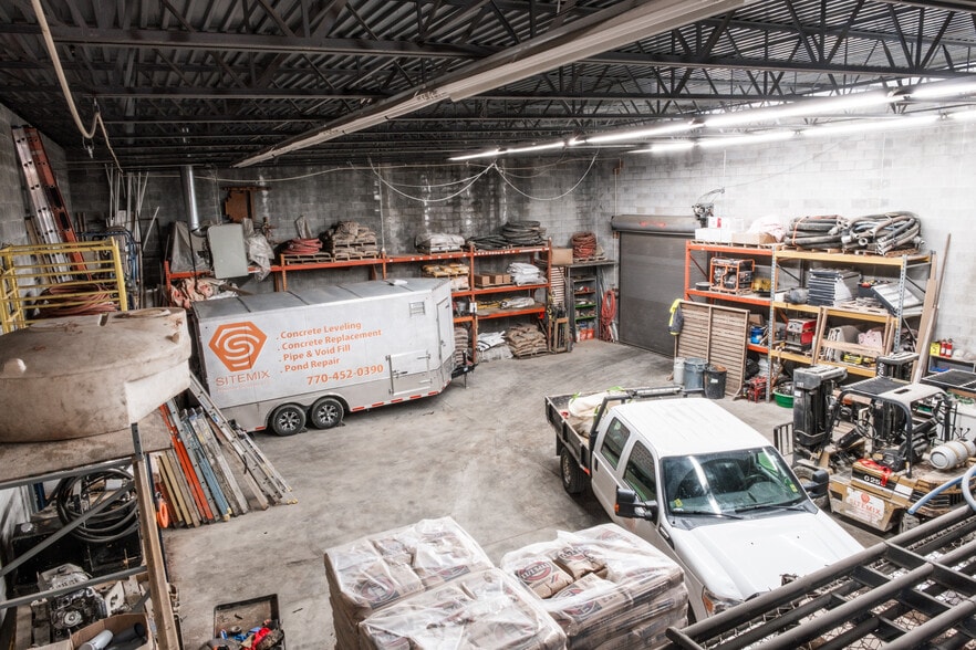 More Photos Of 2306 Perimeter Park Dr, Atlanta Light Distribution For Sale