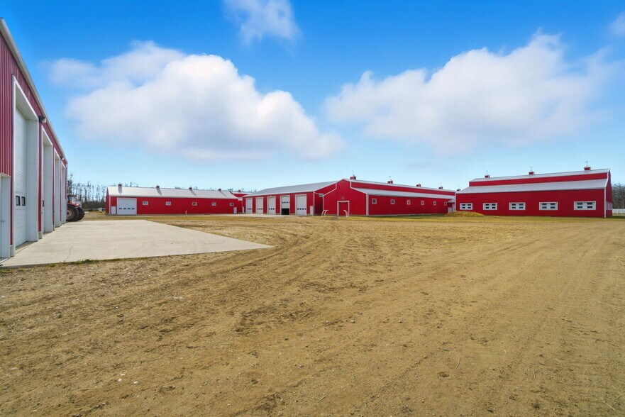 More Photos Of 58117 Range 211 Rd, Redwater Specialty For Sale