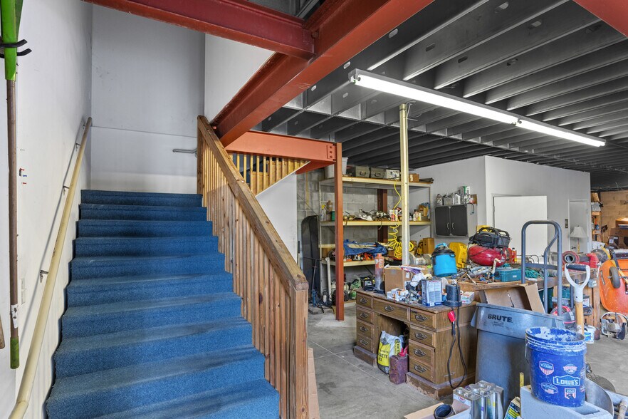 More Photos Of 4430 Eastport Pky, Port Orange Manufacturing For Sale