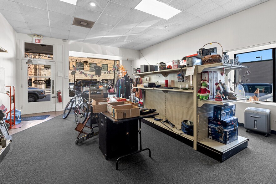 More Photos Of 114-118 E Calhoun St, Woodstock Freestanding For Lease