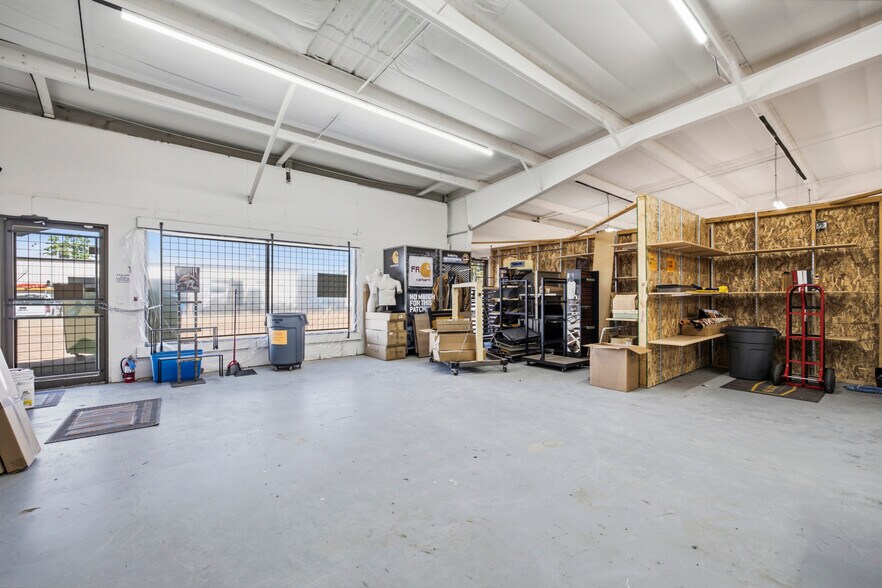 More Photos Of 2015-2017 2nd Ave, Greeley Warehouse For Sale