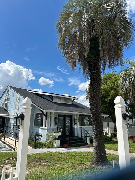 Primary Photo Of 658 West Ave, Clermont Restaurant For Lease