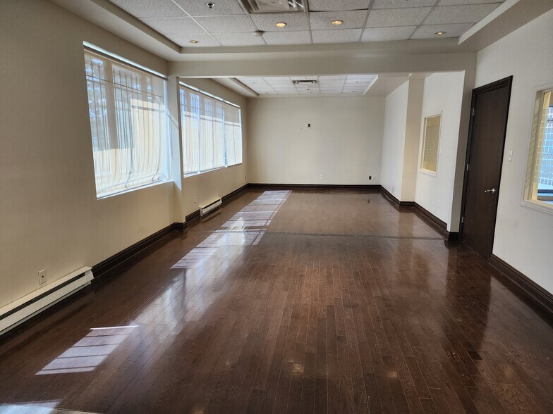 More Photos Of 127-155 Montée de Liesse, Montréal Warehouse For Lease