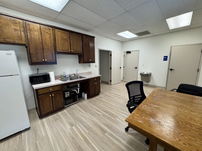 More Photos Of 2274 Azalea Dr, Lawrenceville Office For Lease