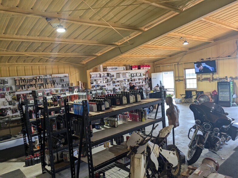 More Photos Of 11468 Black Jack Rd, Cumby Auto Repair For Sale