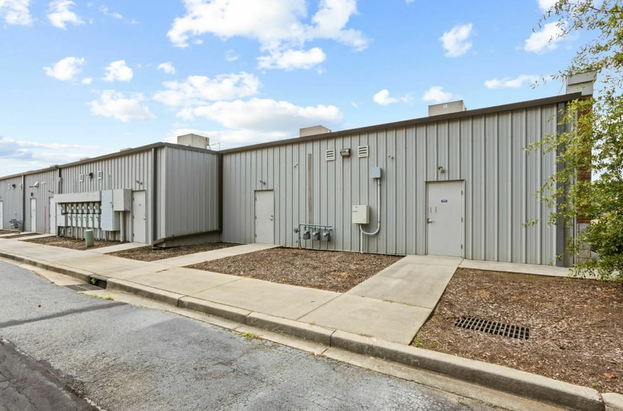 More Photos Of 3014 N Main St, Anderson Storefront Retail Office For Lease