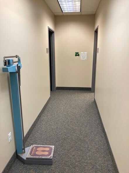 More Photos Of 2150 NE Division St, Gresham Medical For Lease