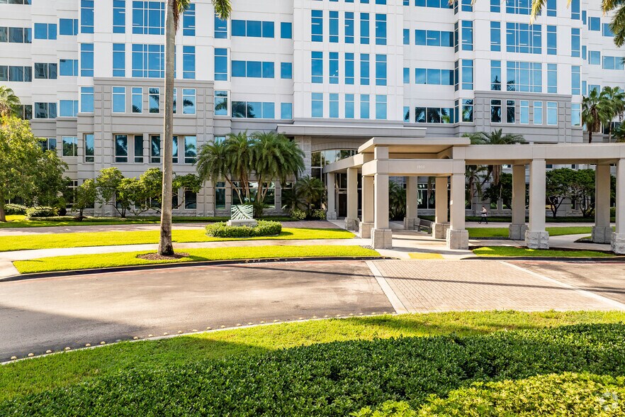 More Photos Of 1000 S Pine Island Rd, Plantation Office For Lease