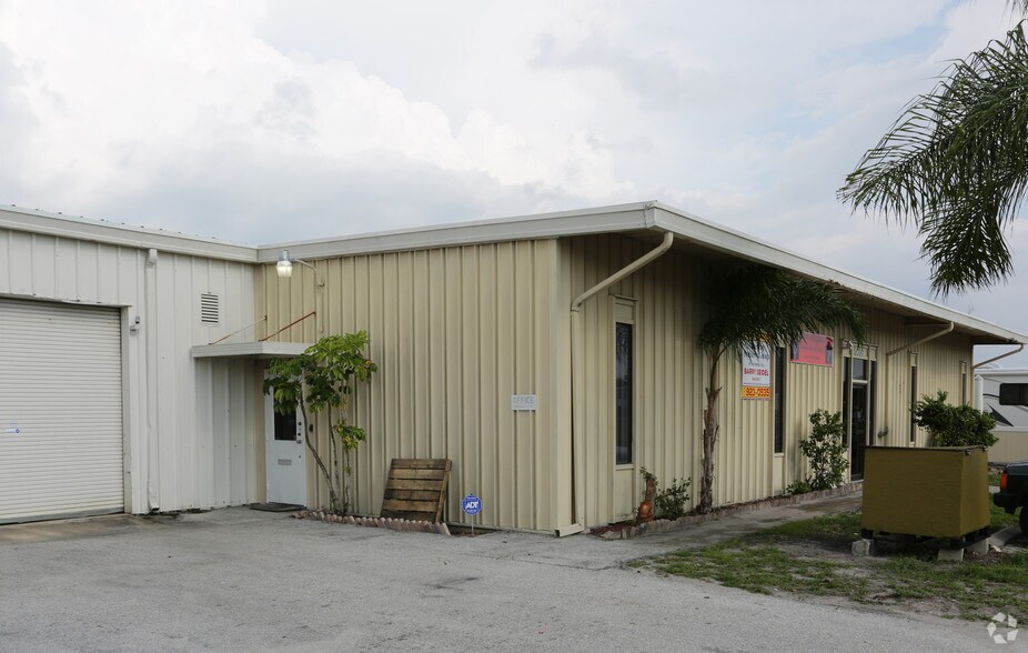 More Photos Of 5656 Lawton Dr, Sarasota Warehouse For Lease
