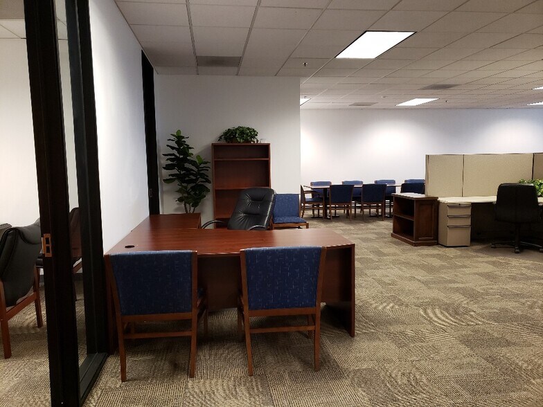 More Photos Of 4200 Concours, Ontario Office For Lease