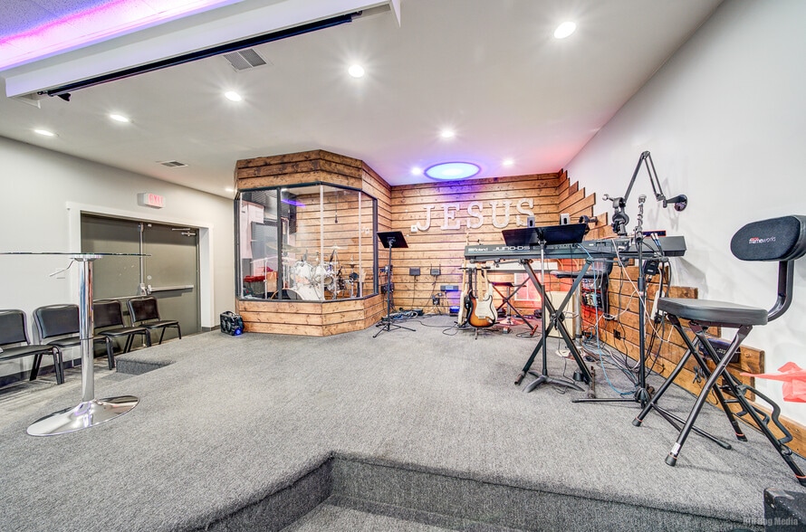 More Photos Of 1446 S 50th Ave, Cicero Religious Facility For Sale