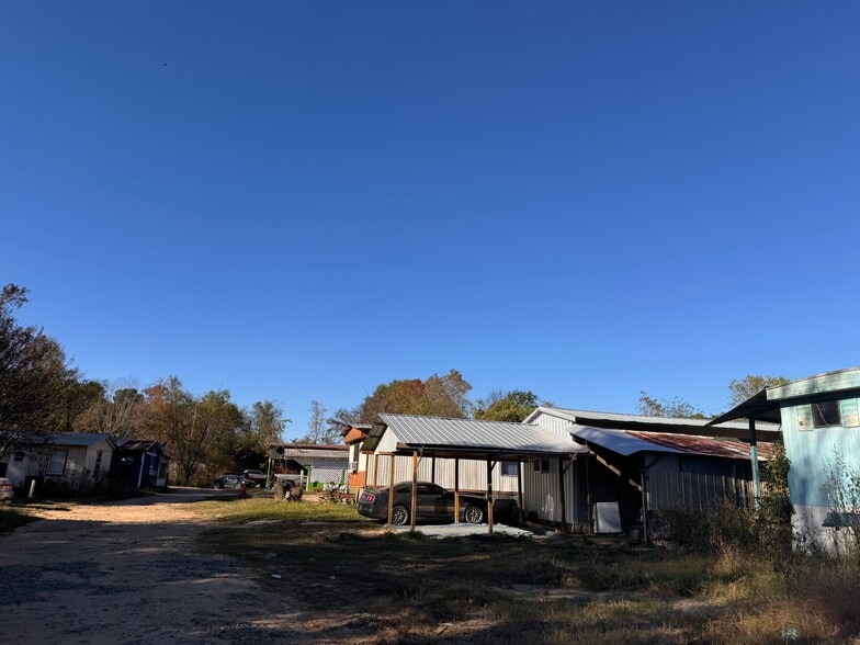 More Photos Of 1314 Shelbyville St, Center Manufactured Housing Mobile Home Park For Sale