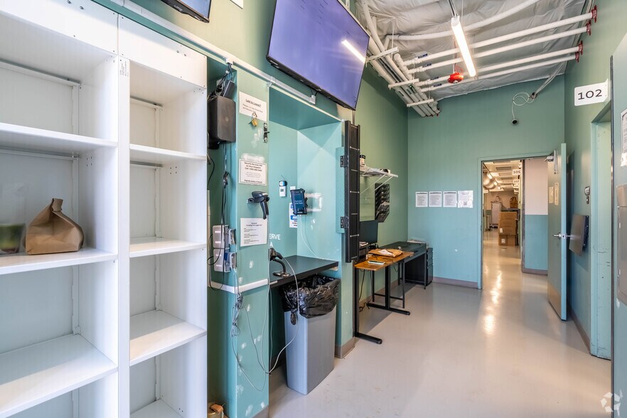 More Photos Of 5600 Roosevelt Way, Seattle Freestanding For Lease