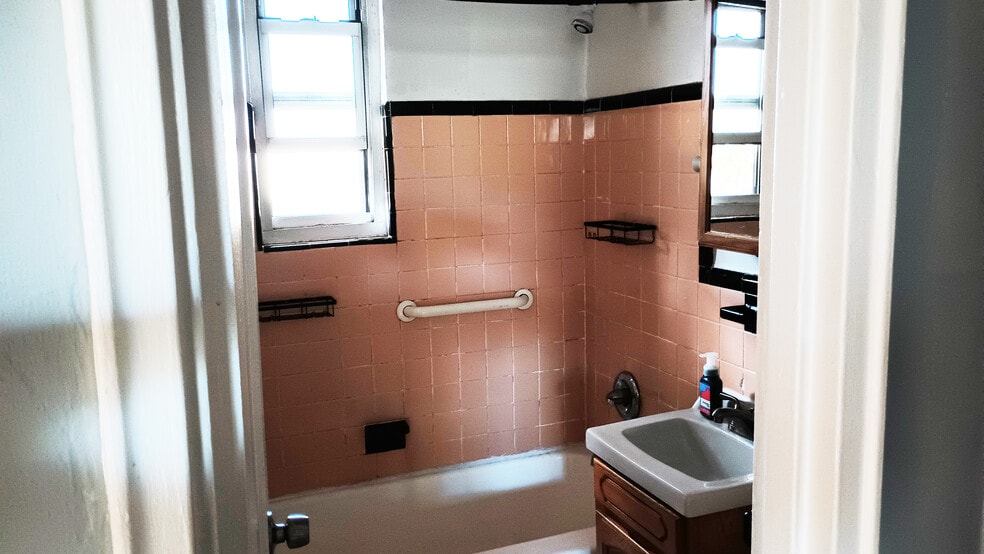 More Photos Of 94 Spruce St, Yonkers Apartments For Sale